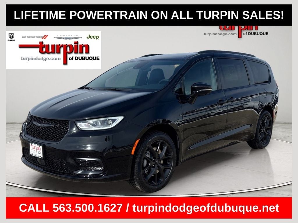 2026 Chrysler Pacifica Select in Diamond Black Crystal Pearlcoat — front three-quarter view